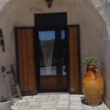 Valle D'itria Trulli E Alcova Mikael *