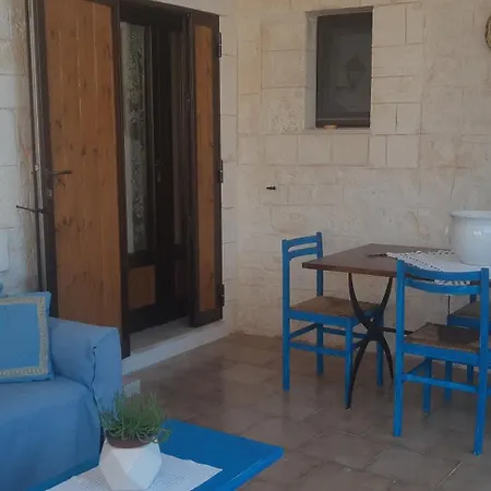 Valle D'itria Trulli E Alcova Mikael 펜션 *