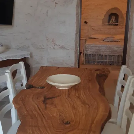 Valle D'itria Trulli E Alcova Mikael *