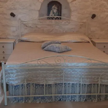 Valle D'itria Trulli E Alcova Mikael