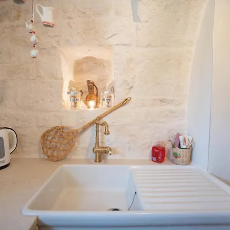Valle D'itria Trulli E Alcova Mikael 치스테르니노