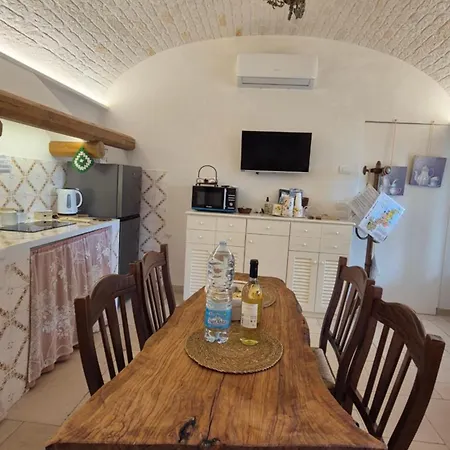 Valle D'itria Trulli E Alcova Mikael *